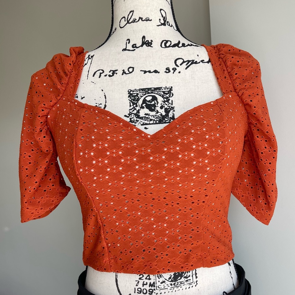 Sweetheart neck eyelet stretch puff sleeve…